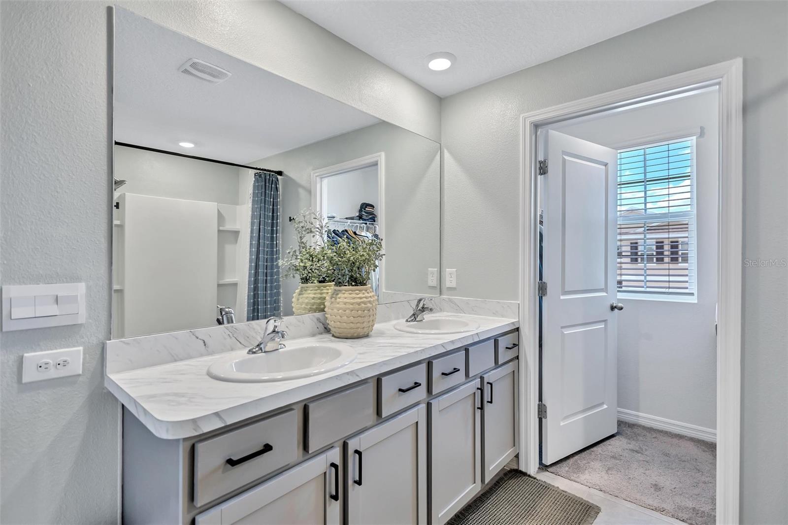 13878 WINEBERRY DR — photo 31