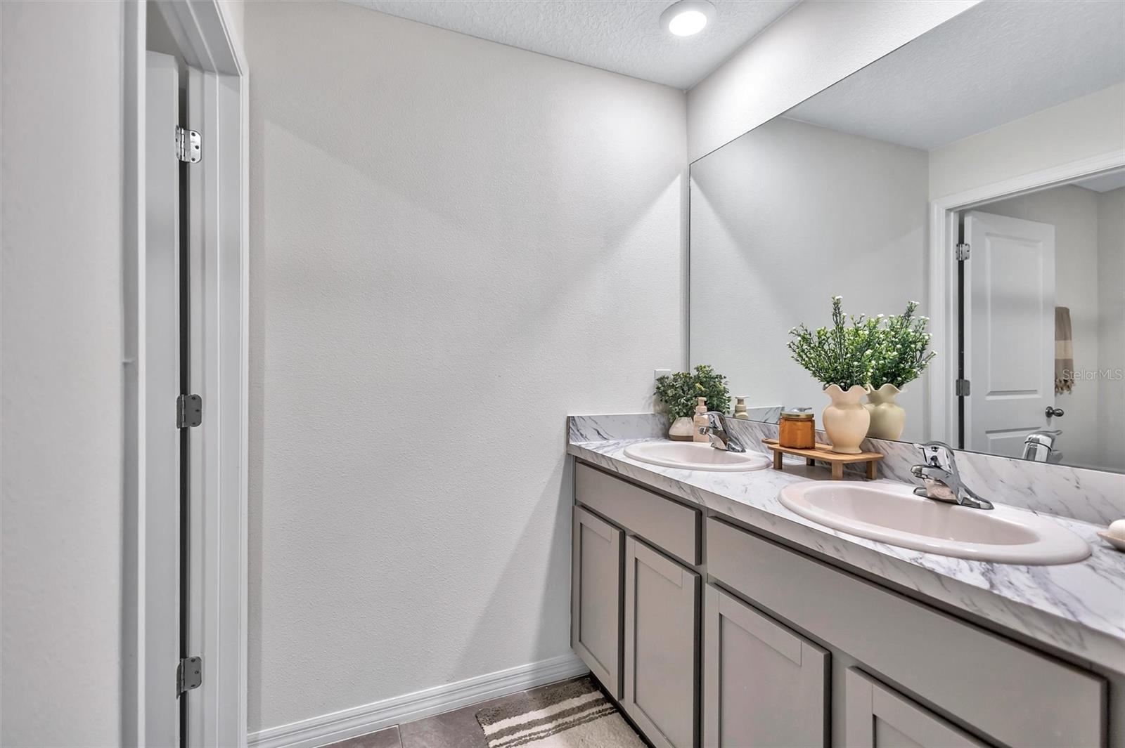 13878 WINEBERRY DR — photo 40
