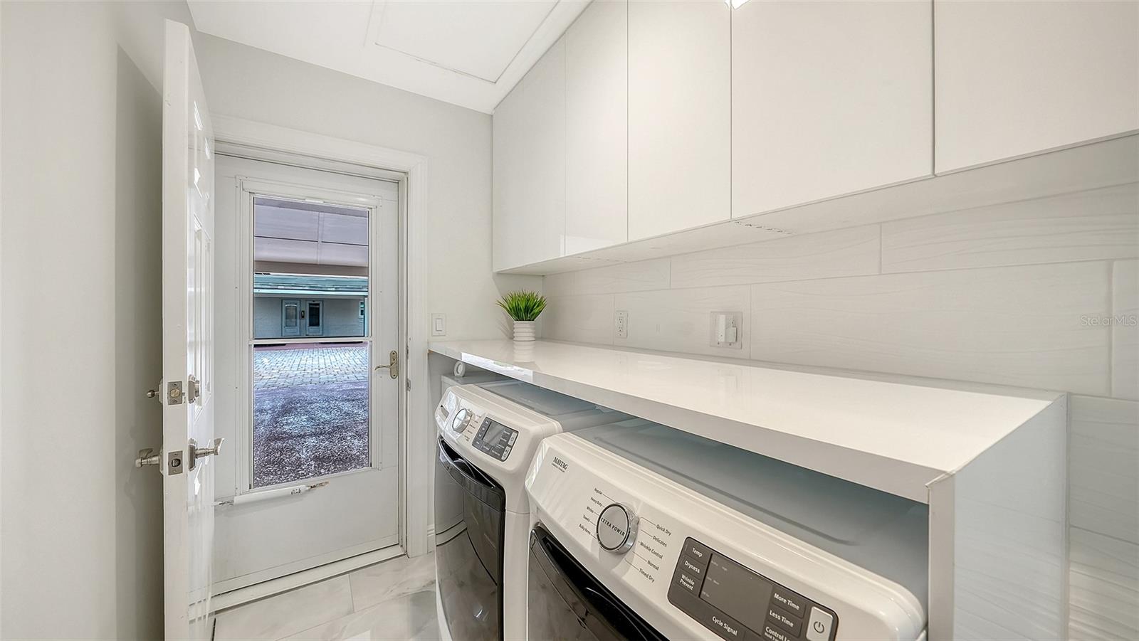 1900 BENJAMIN FRANKLIN DR #V11 — photo 29