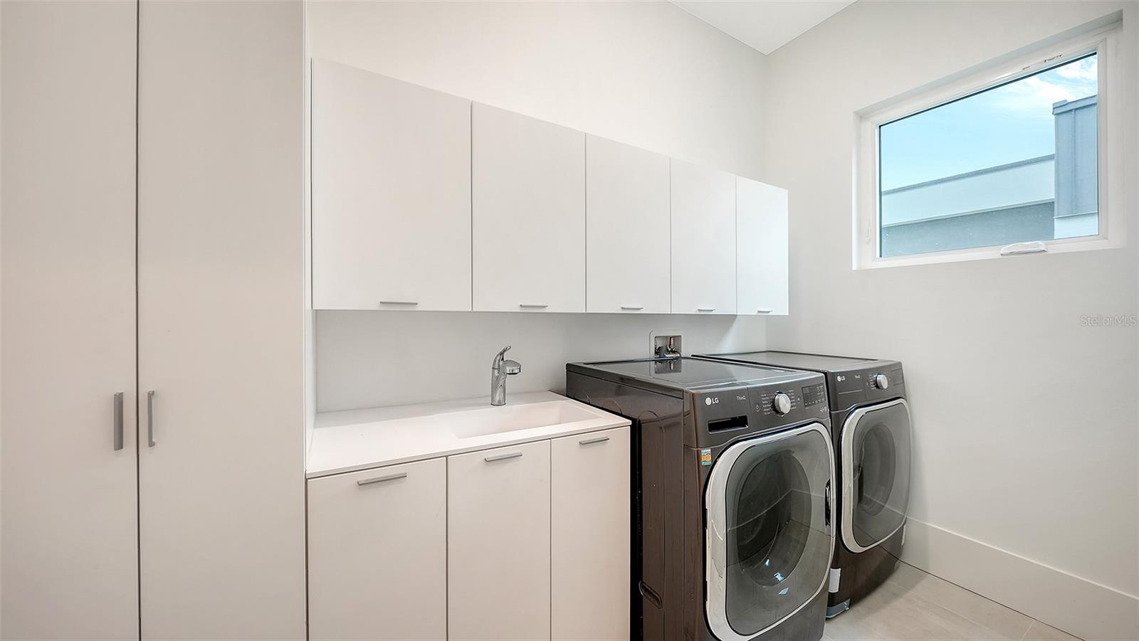 2138 HAWTHORNE ST — photo 32