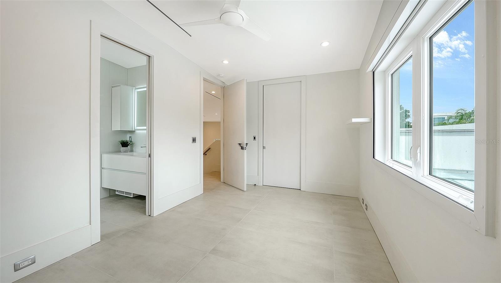 2138 HAWTHORNE ST — photo 27
