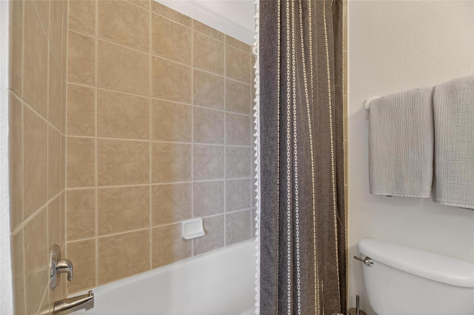 6408 MAYRA SHORES LN — photo 81