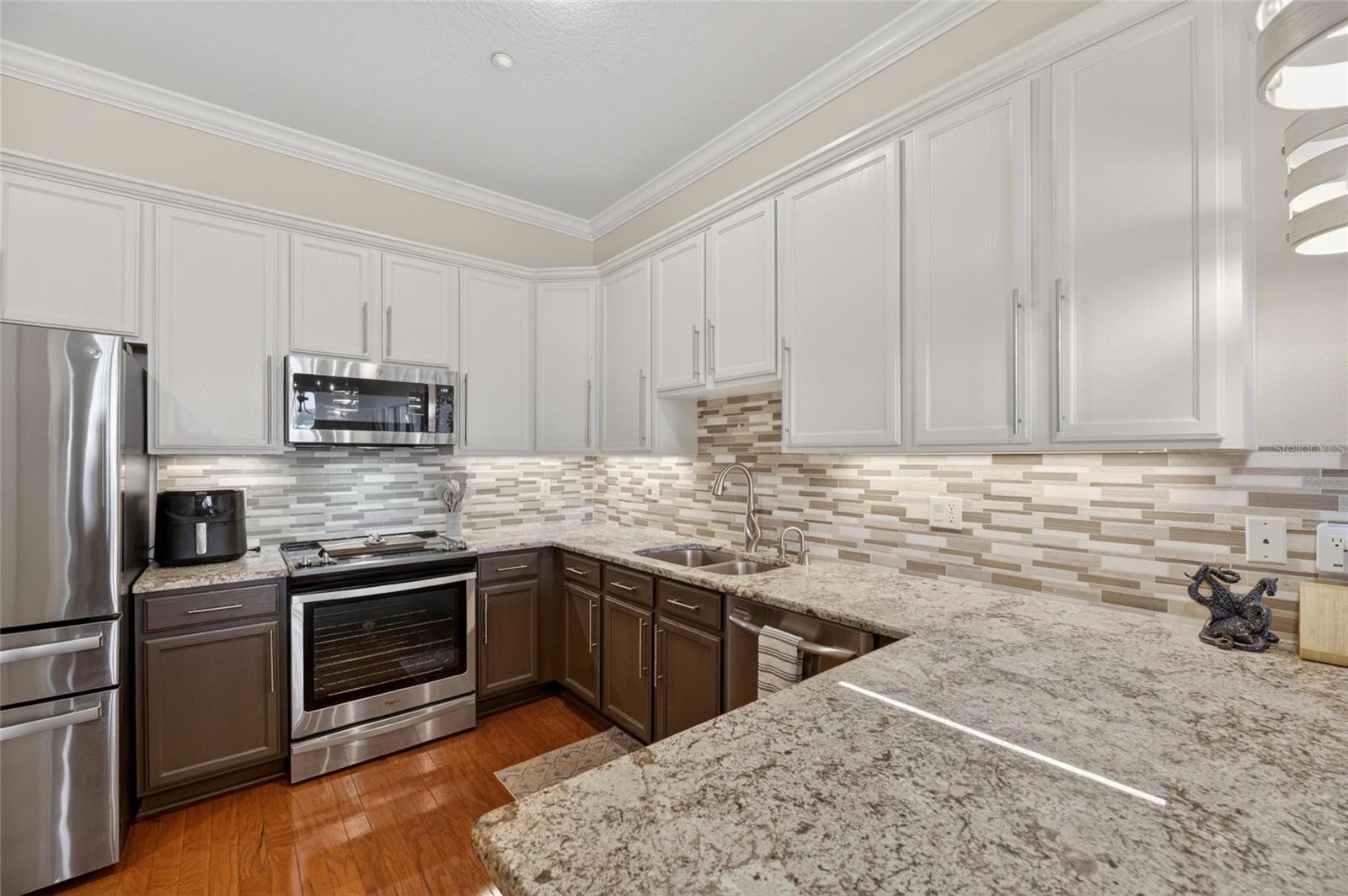 6408 MAYRA SHORES LN — photo 33