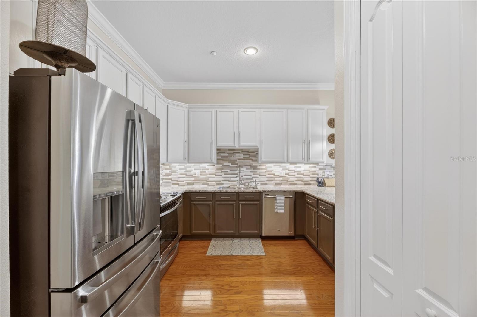 6408 MAYRA SHORES LN — photo 28