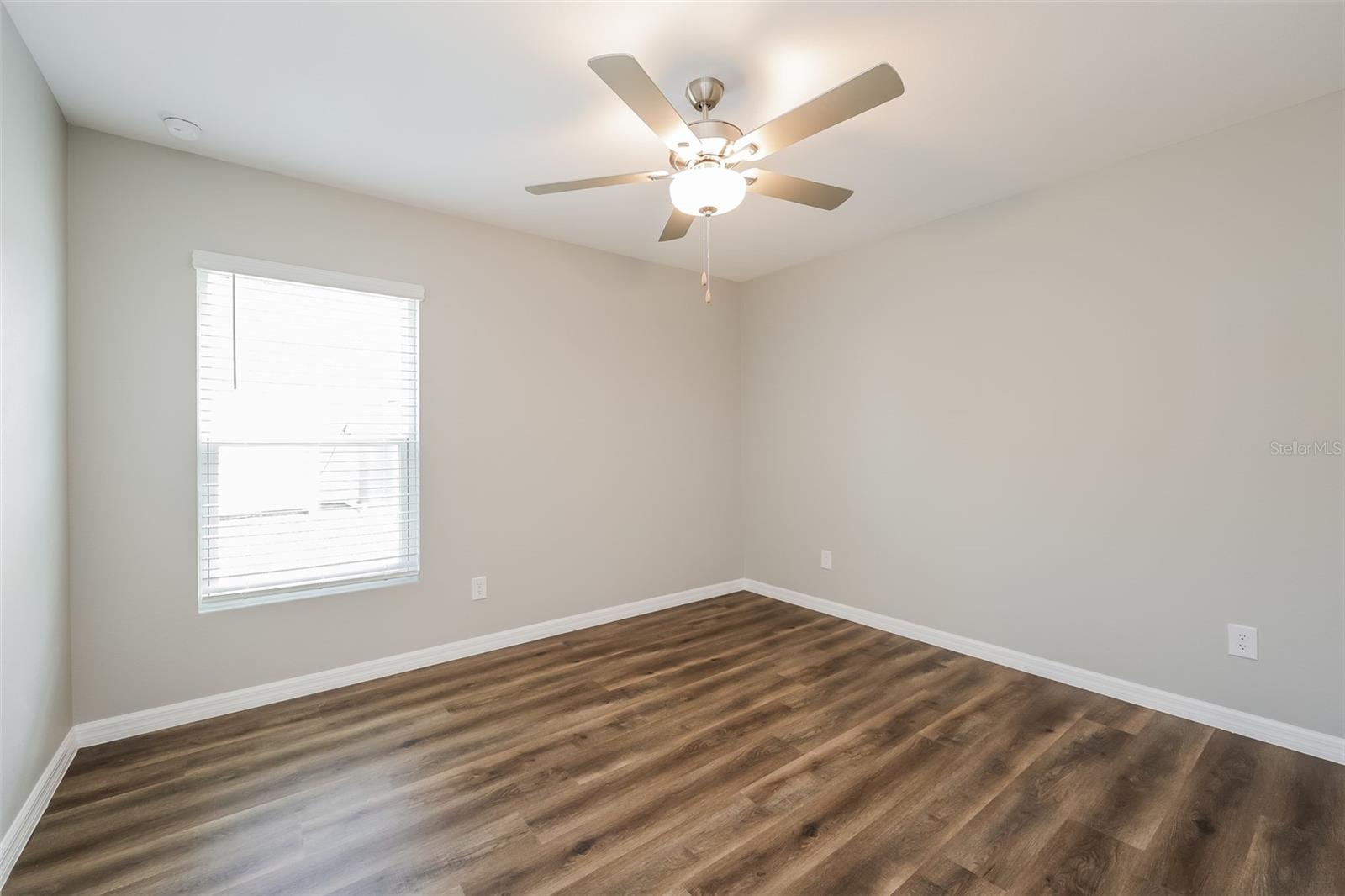4458 WINDSONG AVE — photo 11