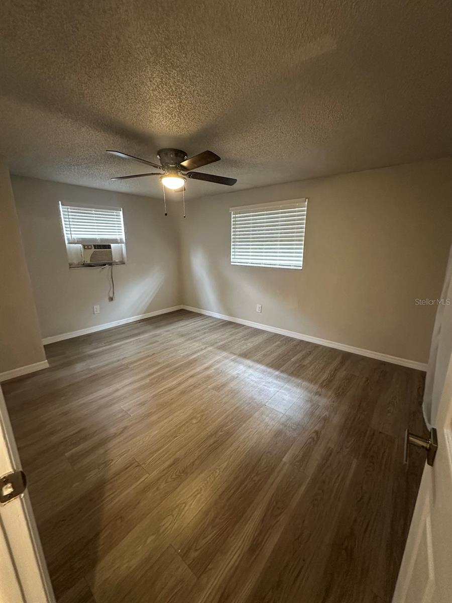2620 E 33RD AVE — photo 10
