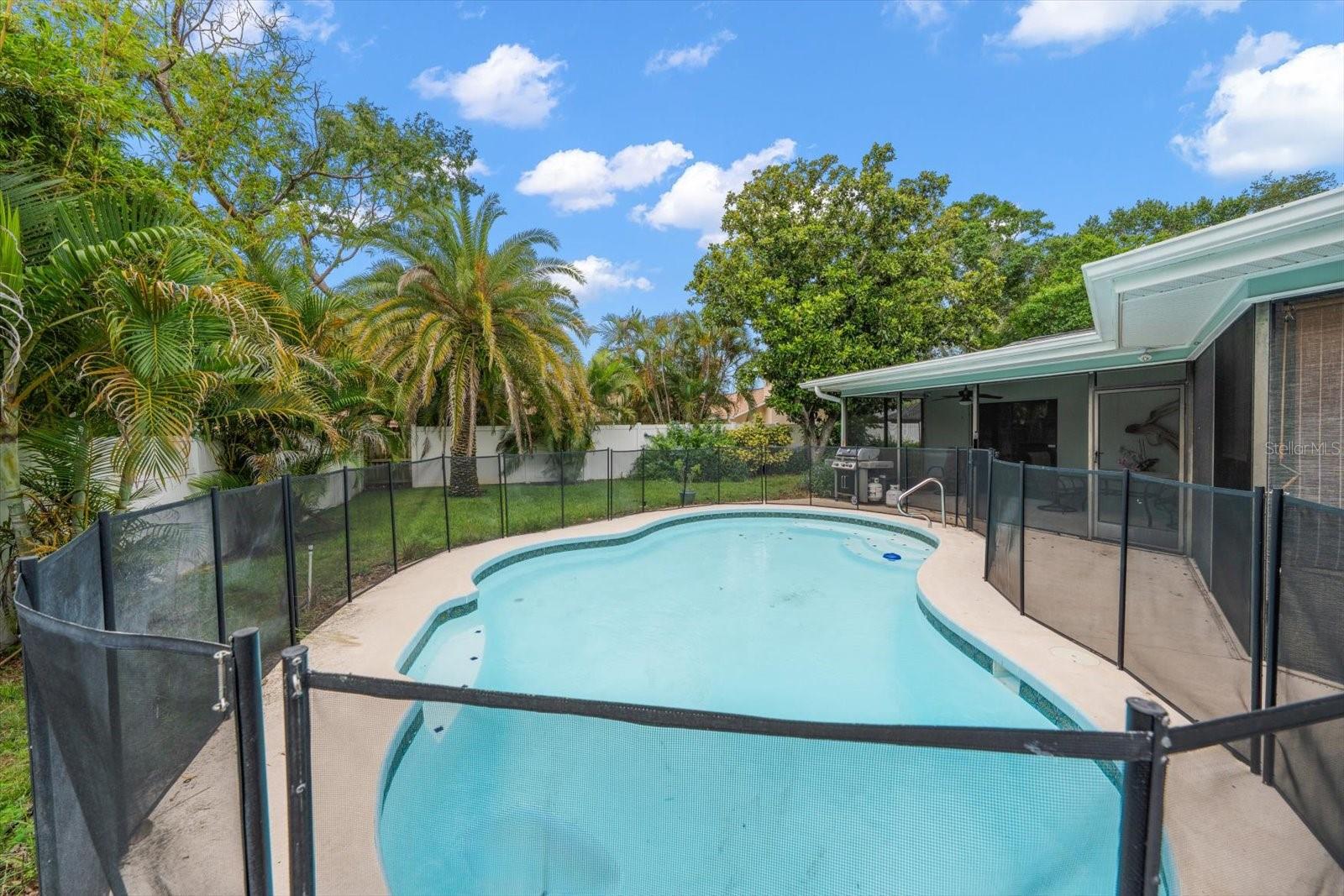 521 MERAVAN DR — photo 26