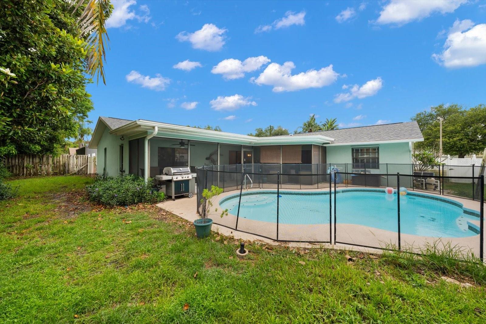 521 MERAVAN DR — photo 27