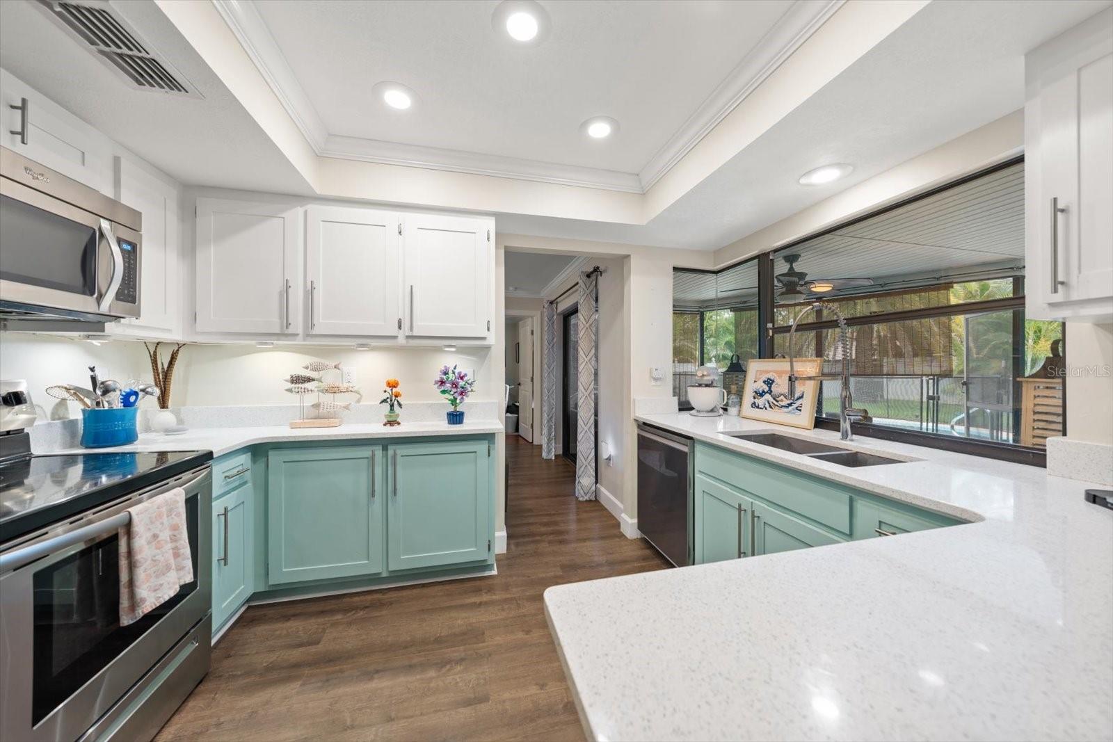 521 MERAVAN DR — photo 10
