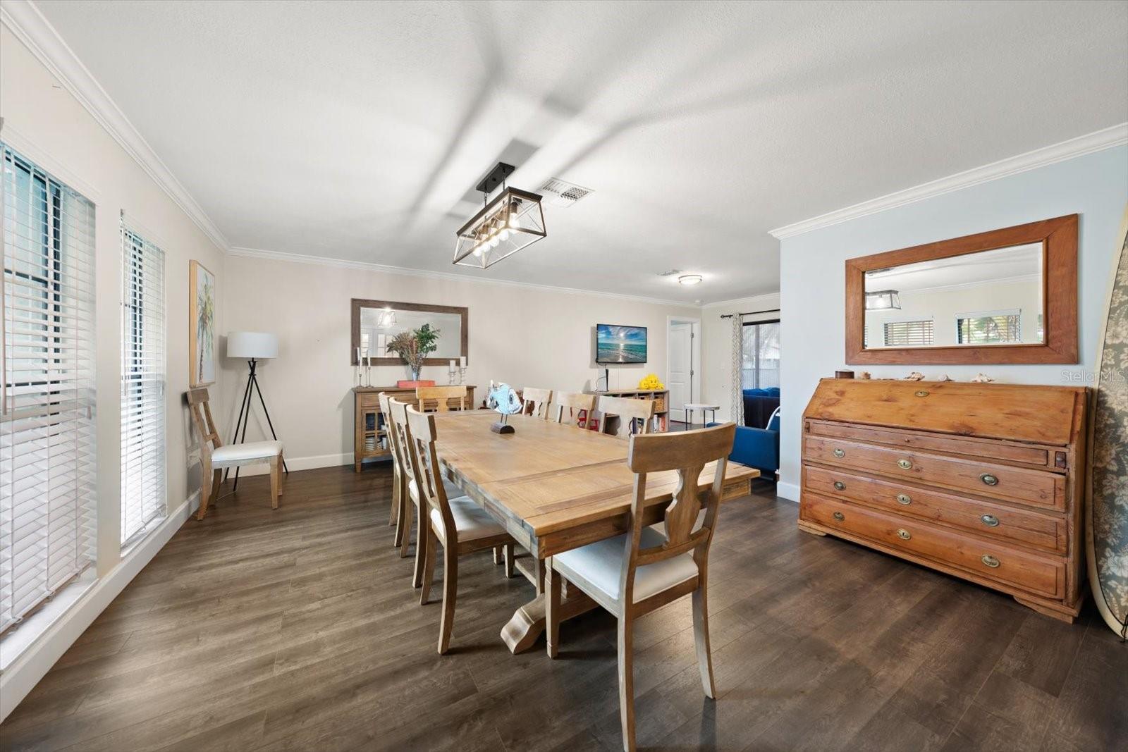 521 MERAVAN DR — photo 5