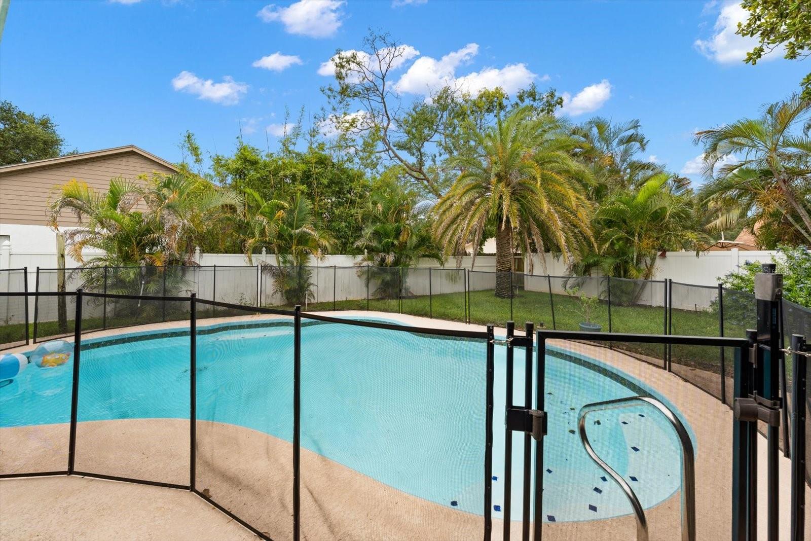 521 MERAVAN DR — photo 25