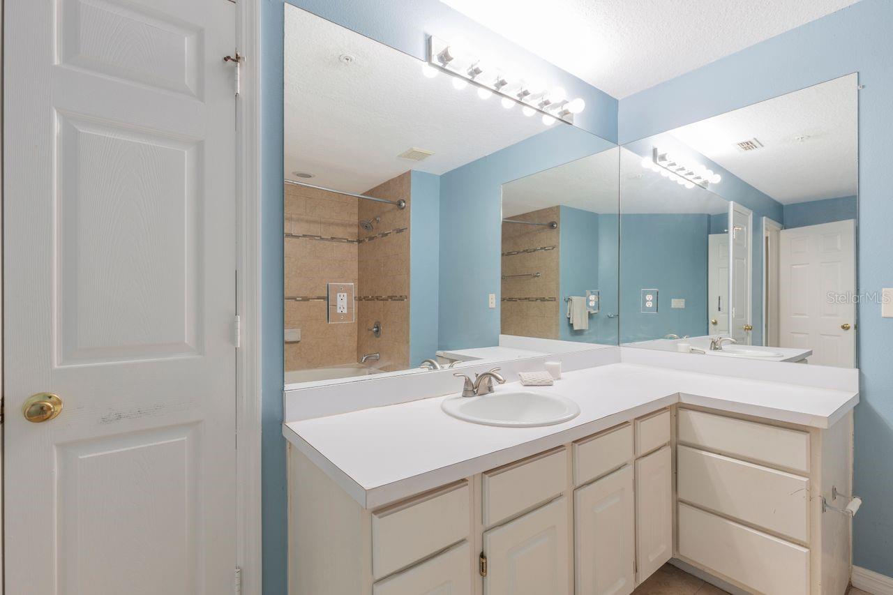 3205 BAY CLUB CIR #3205 — photo 33