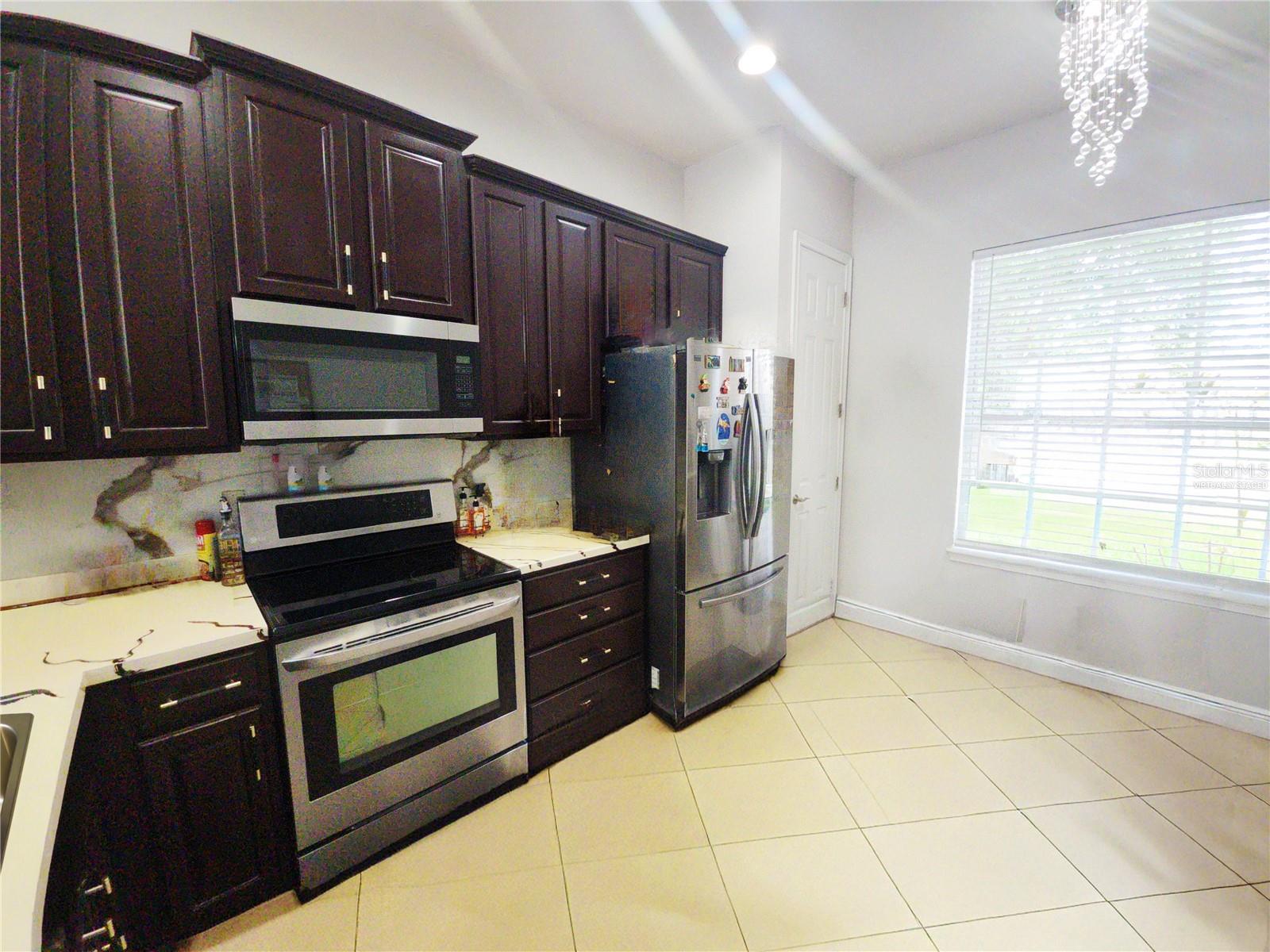 8604 TIDAL BREEZE DR — photo 11