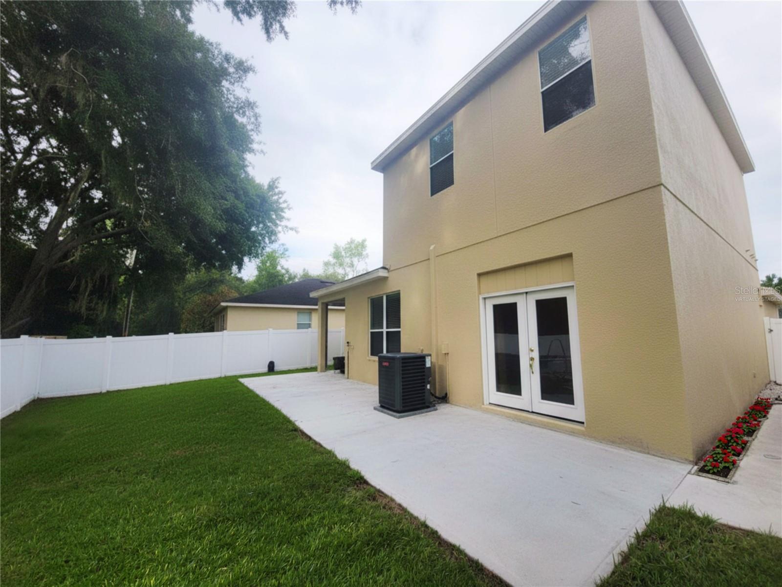 8604 TIDAL BREEZE DR — photo 5