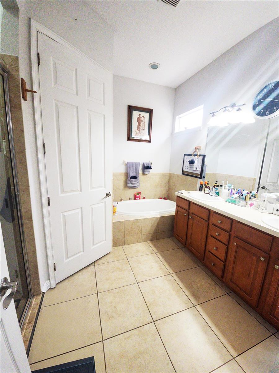 8604 TIDAL BREEZE DR — photo 33