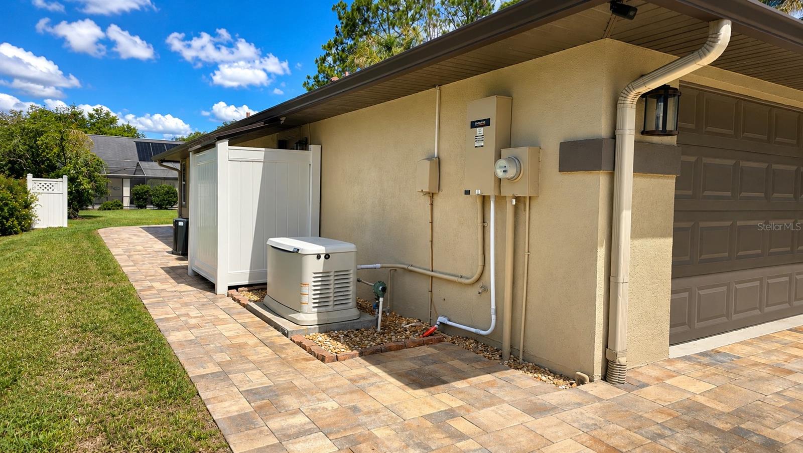6441 SILVER OAKS DR — photo 32