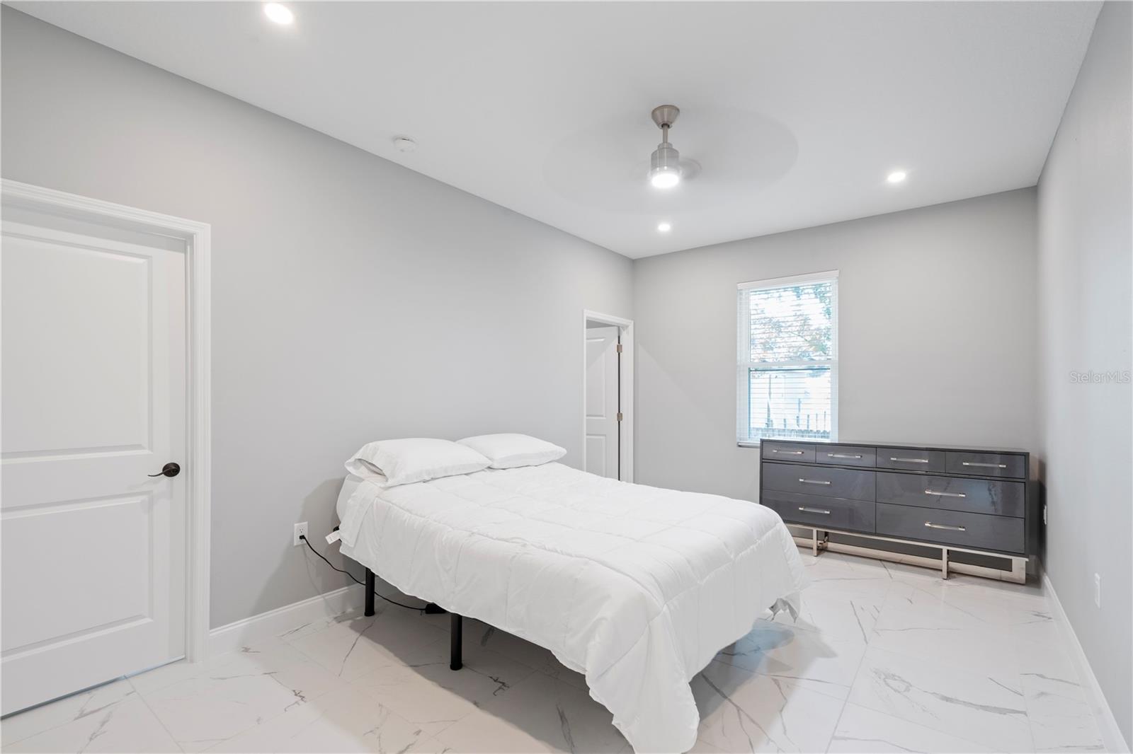 3225 LAUREL AVE — photo 11