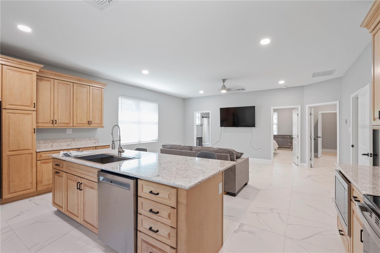 3225 LAUREL AVE — photo 6
