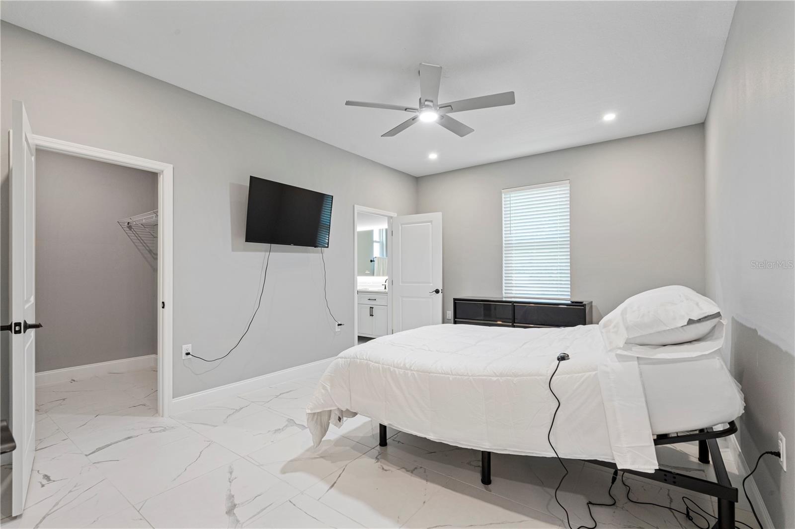 3225 LAUREL AVE — photo 9
