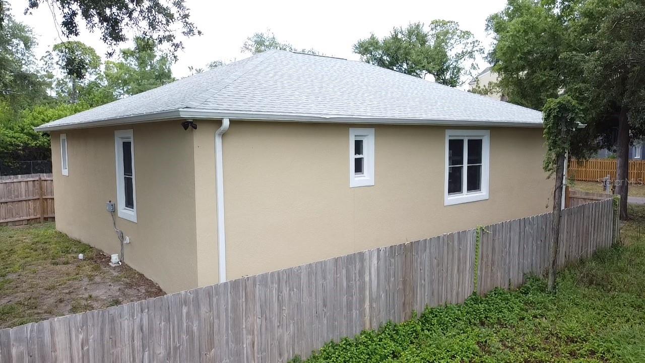 3225 LAUREL AVE — photo 4