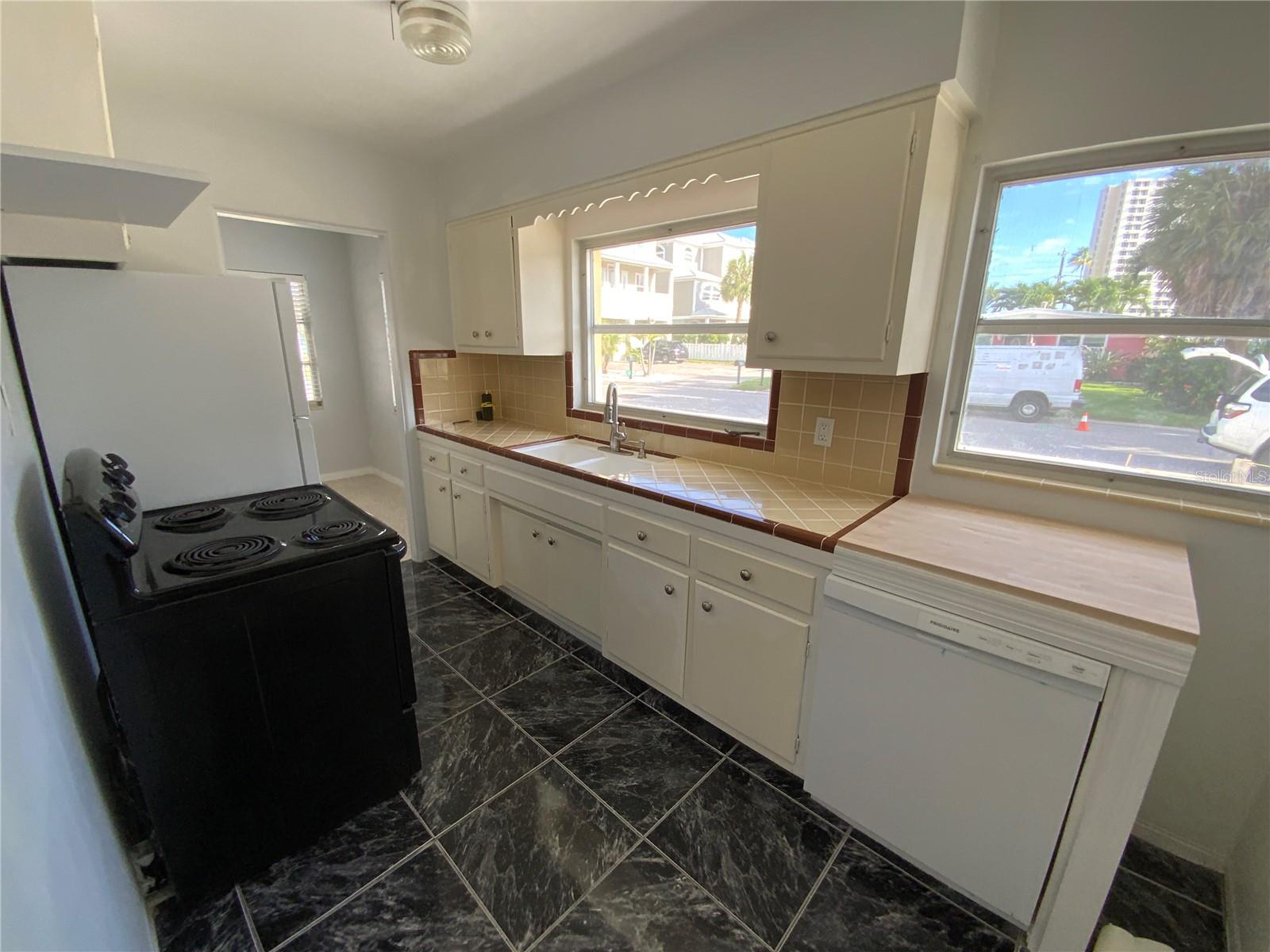 1404 COREY WAY S — photo 7