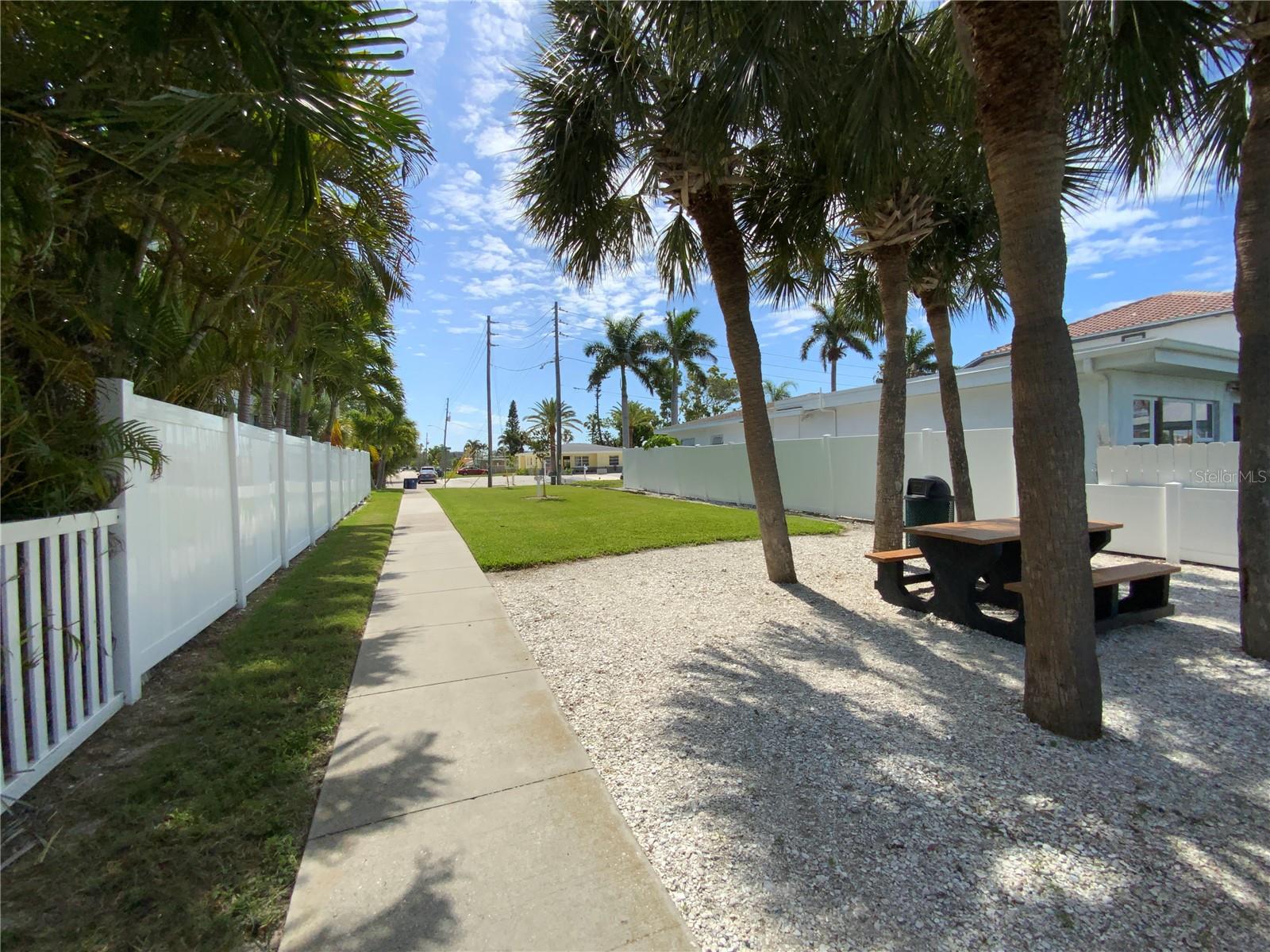 1404 COREY WAY S — photo 18