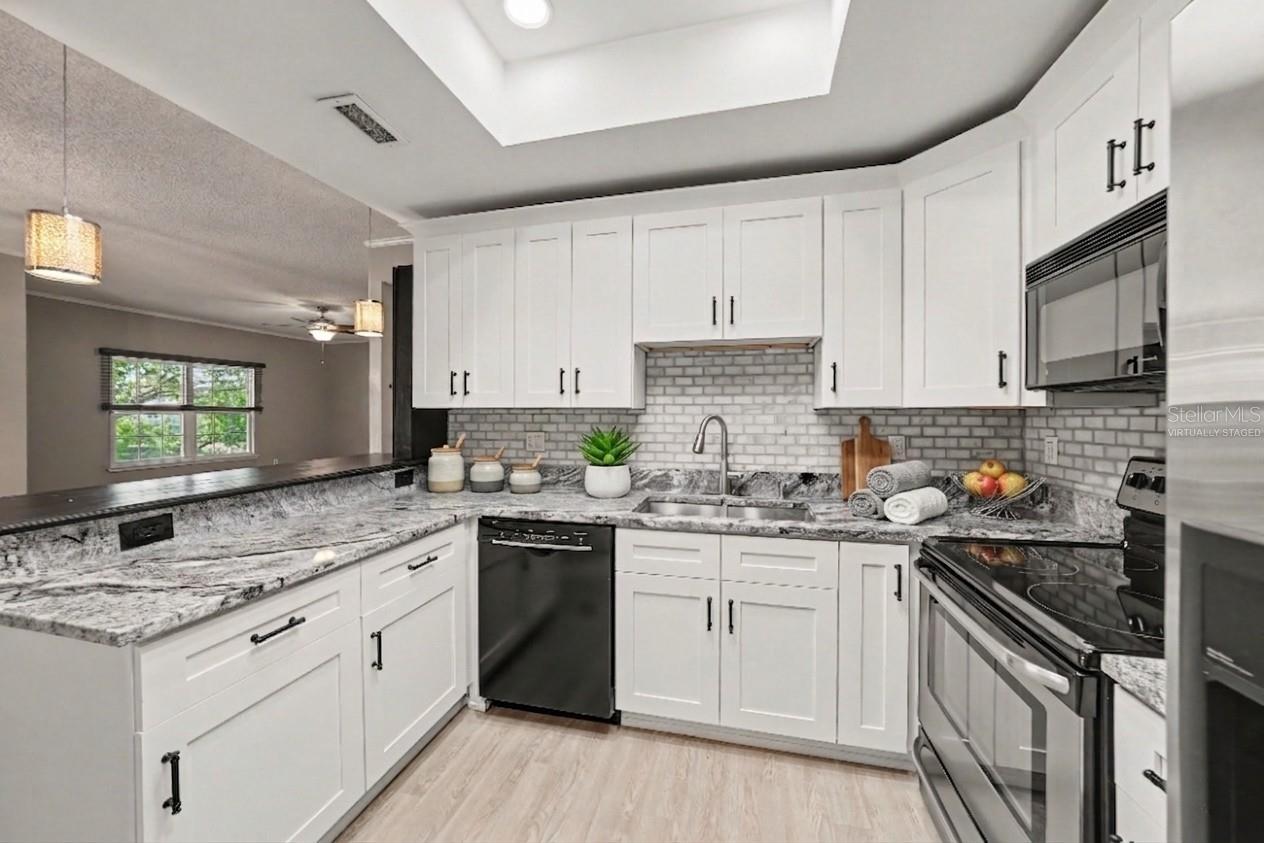 8350 SAVANNAH TRACE CIR #106 — photo 3
