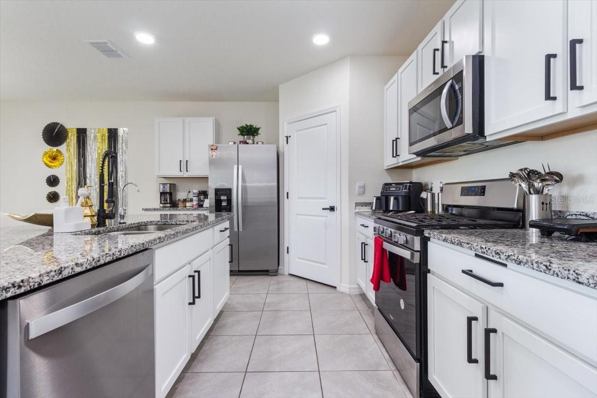 35830 ELLSWORTH PL — photo 17