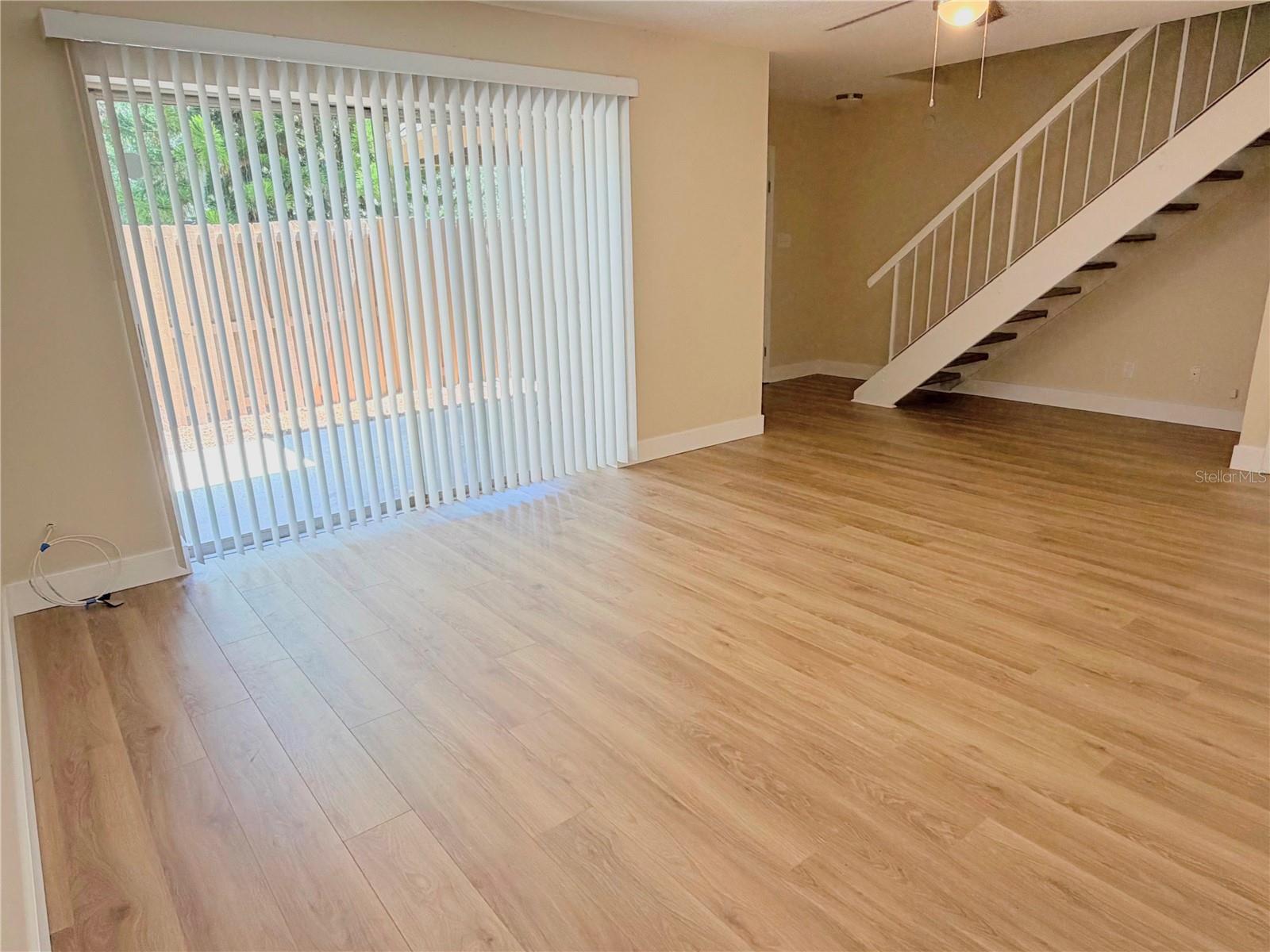 3205 DEER CT — photo 2