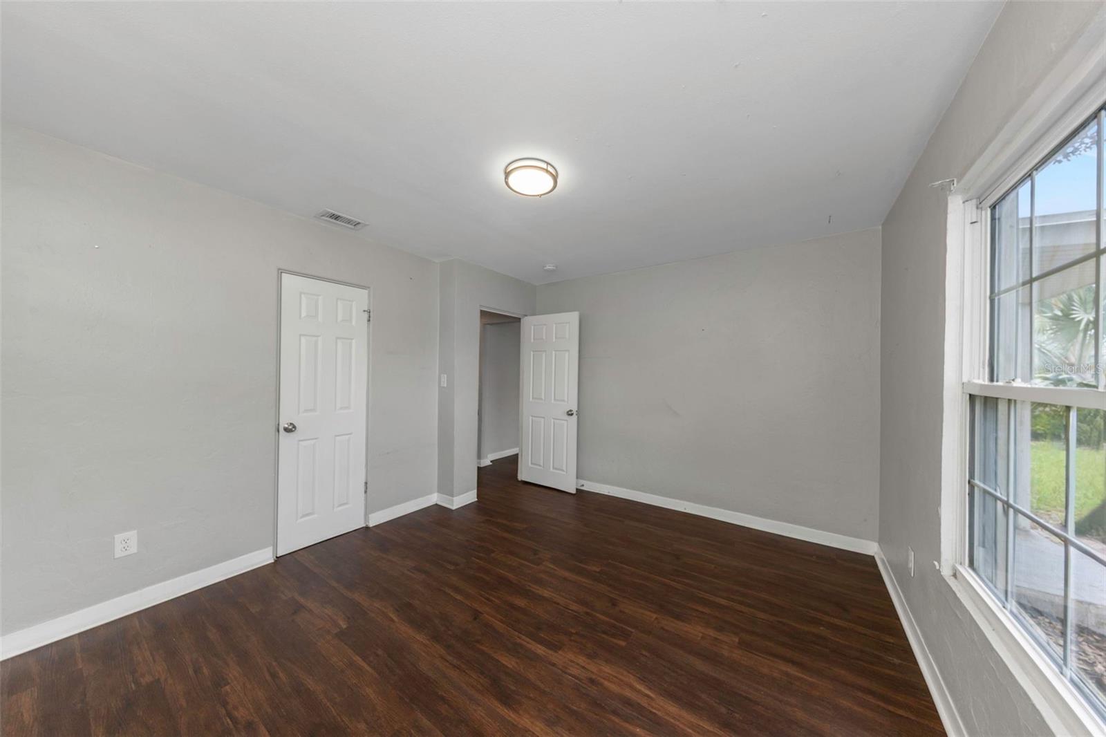 282 NE 40TH AVE NE — photo 17