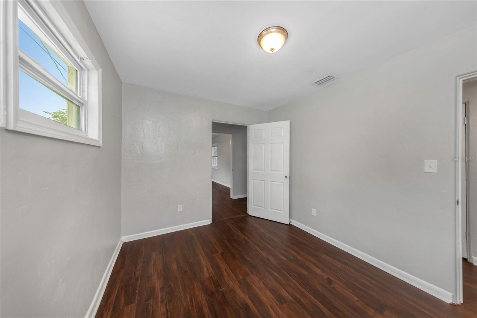 282 NE 40TH AVE NE — photo 13
