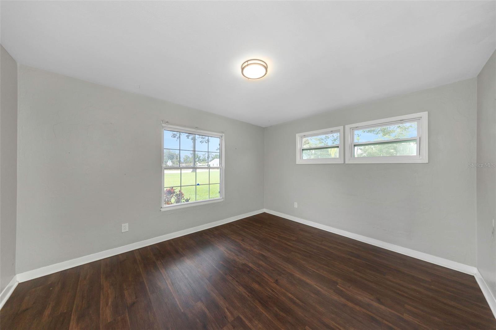 282 NE 40TH AVE NE — photo 16