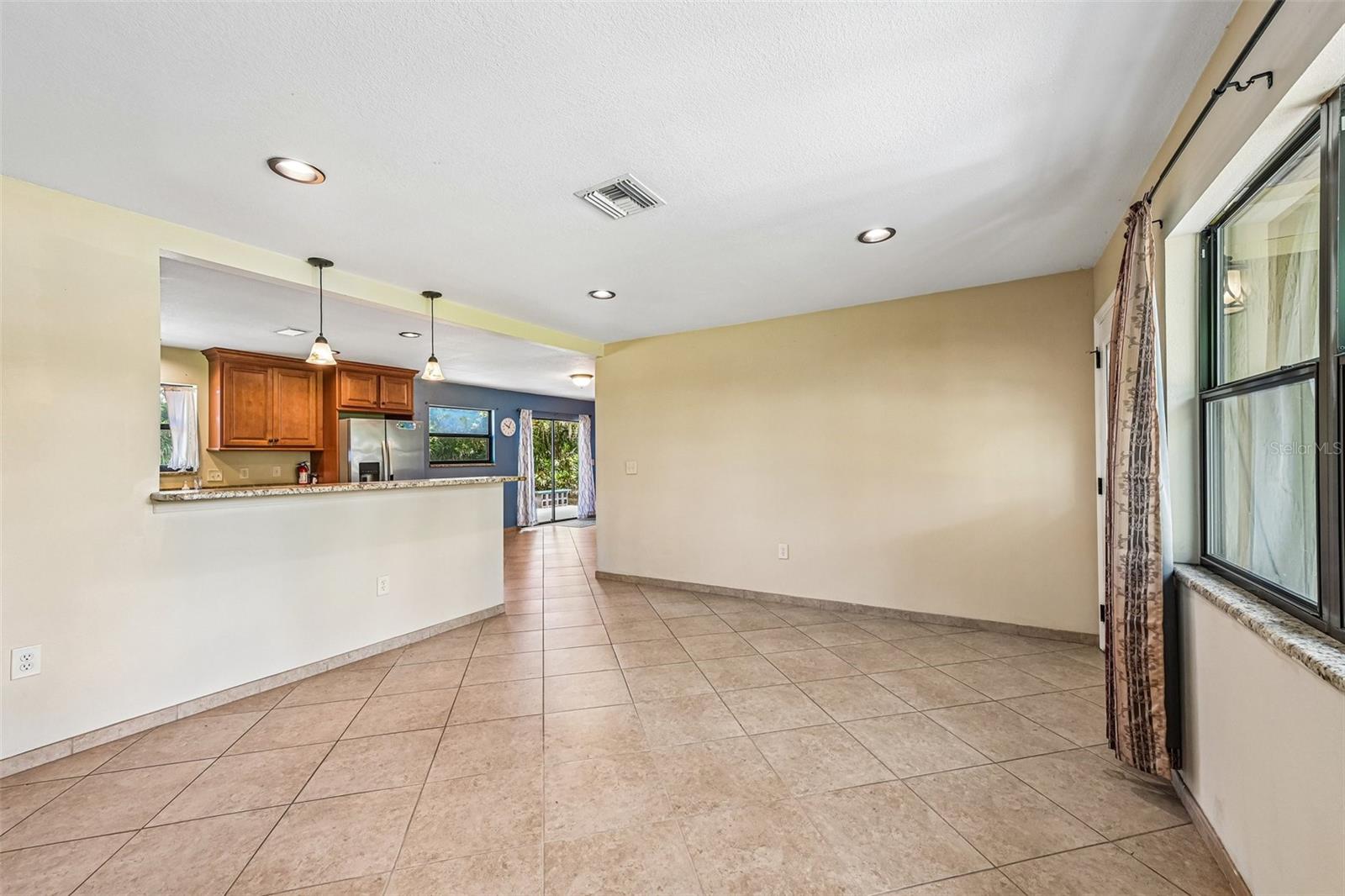 3304 SWAAN LN — photo 9