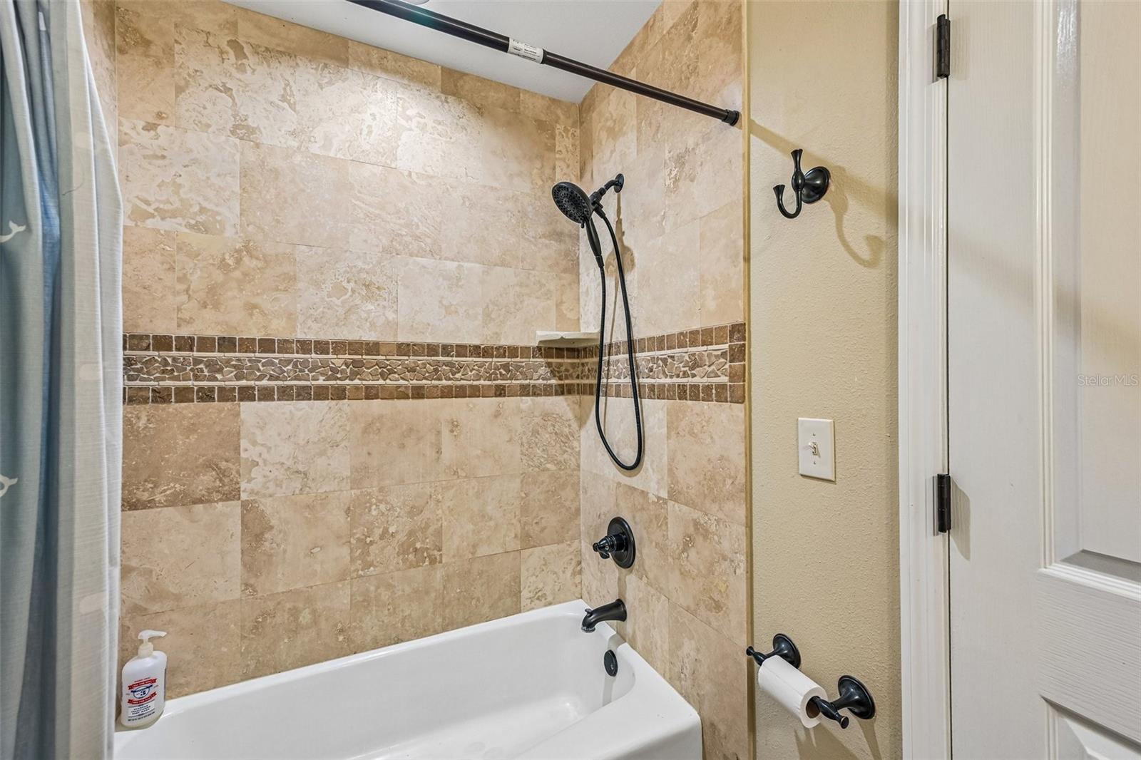 3304 SWAAN LN — photo 18