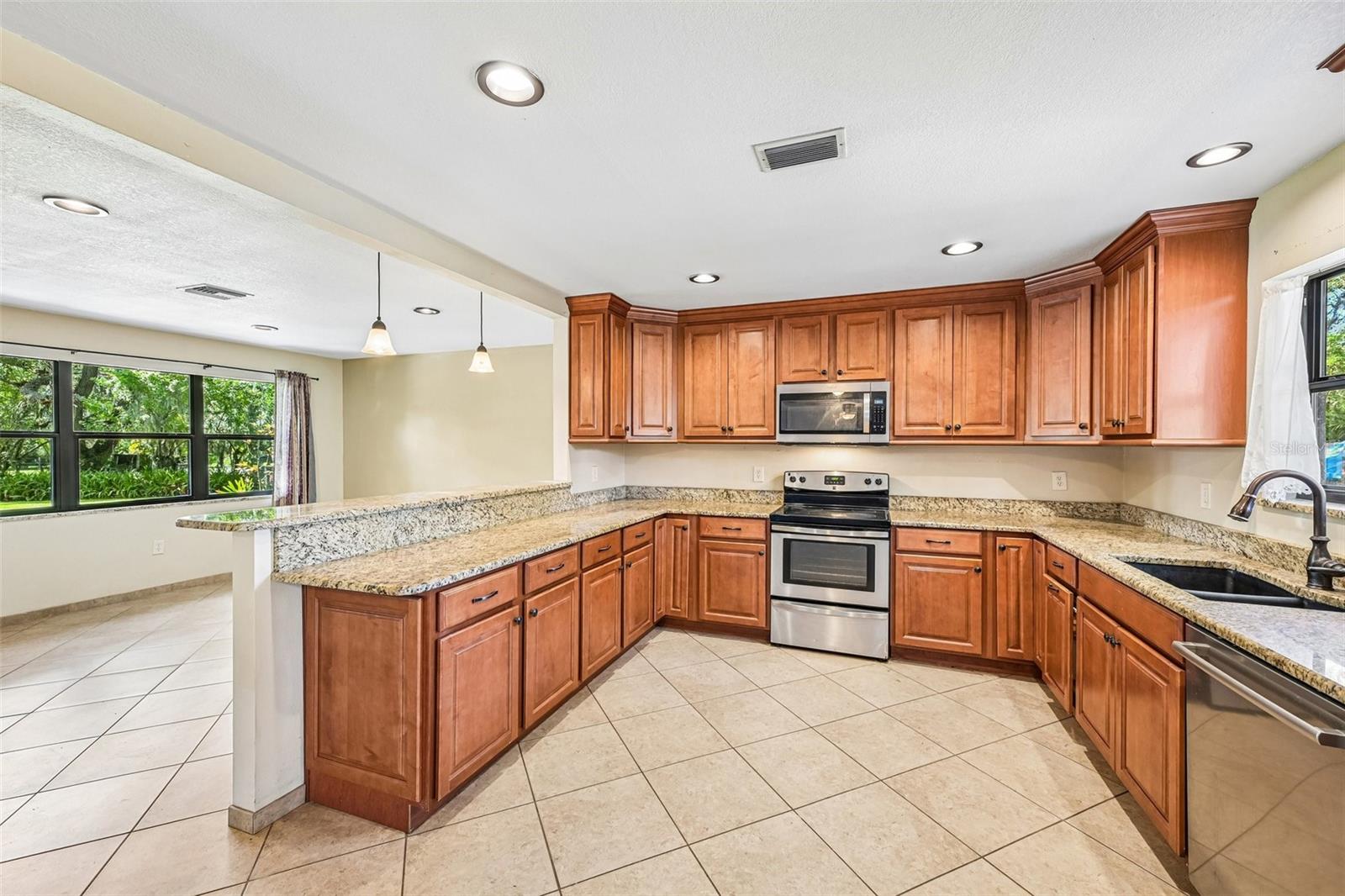 3304 SWAAN LN — photo 12