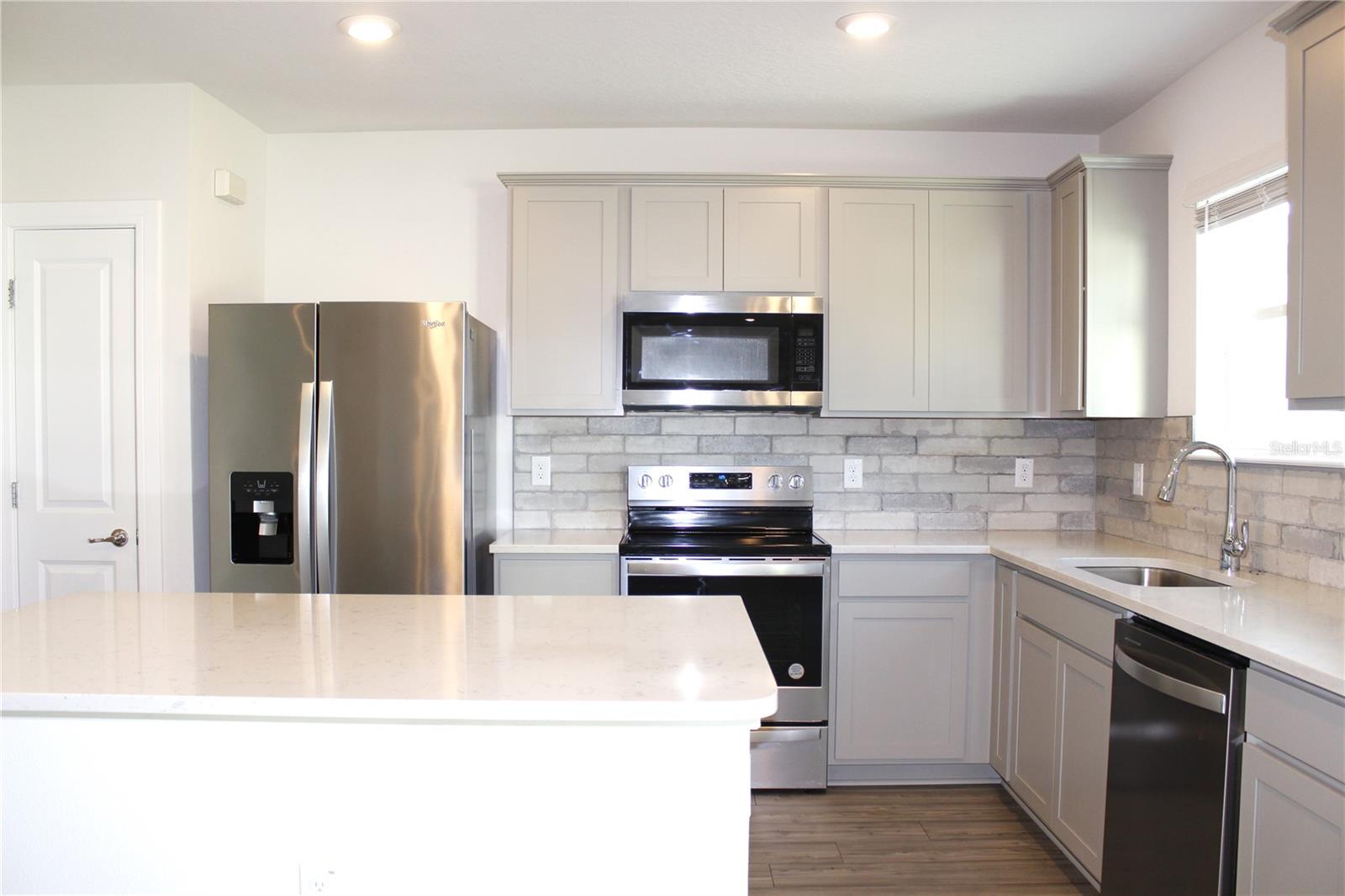 30600 THUNDERBIRD DR — photo 29