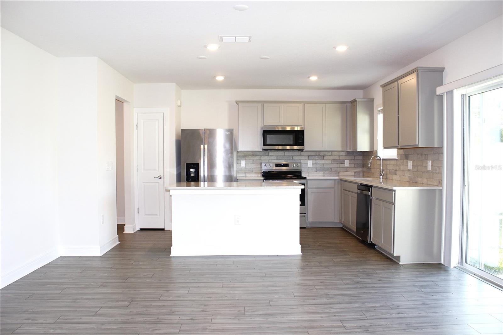 30600 THUNDERBIRD DR — photo 23