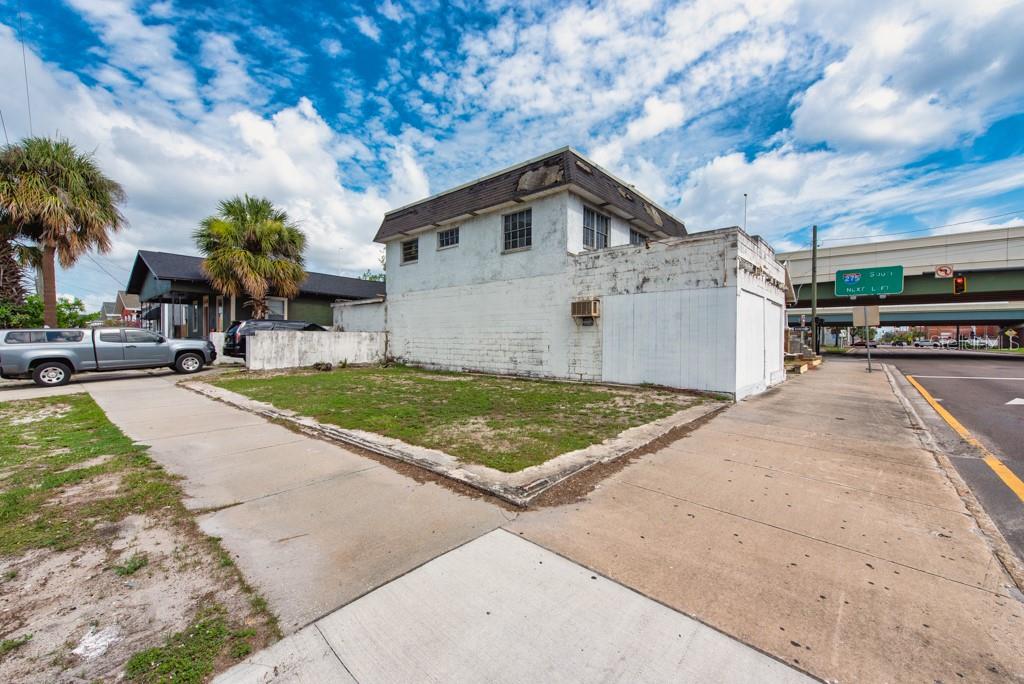 1406 N HOWARD AVE — photo 19