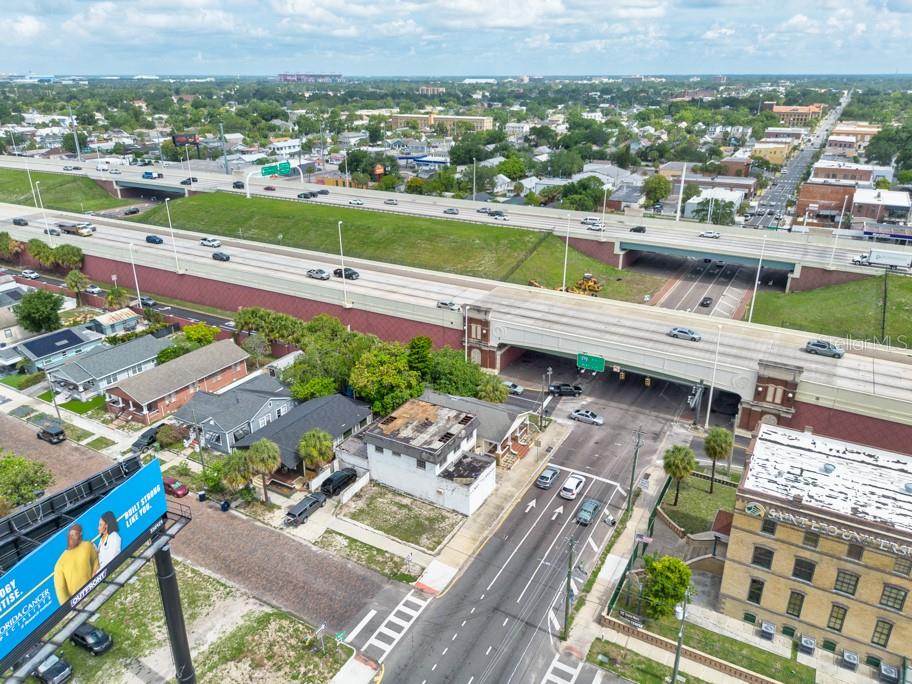 1406 N HOWARD AVE — photo 35