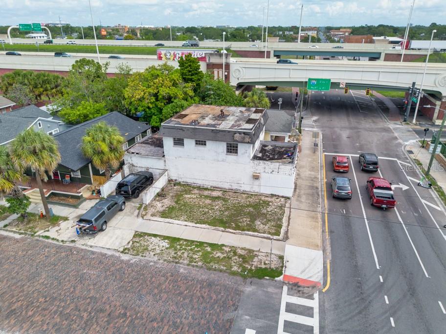 1406 N HOWARD AVE — photo 46
