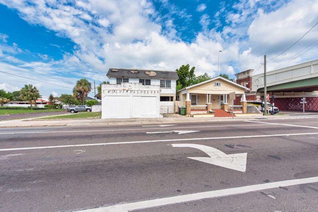 1406 N HOWARD AVE — photo 4