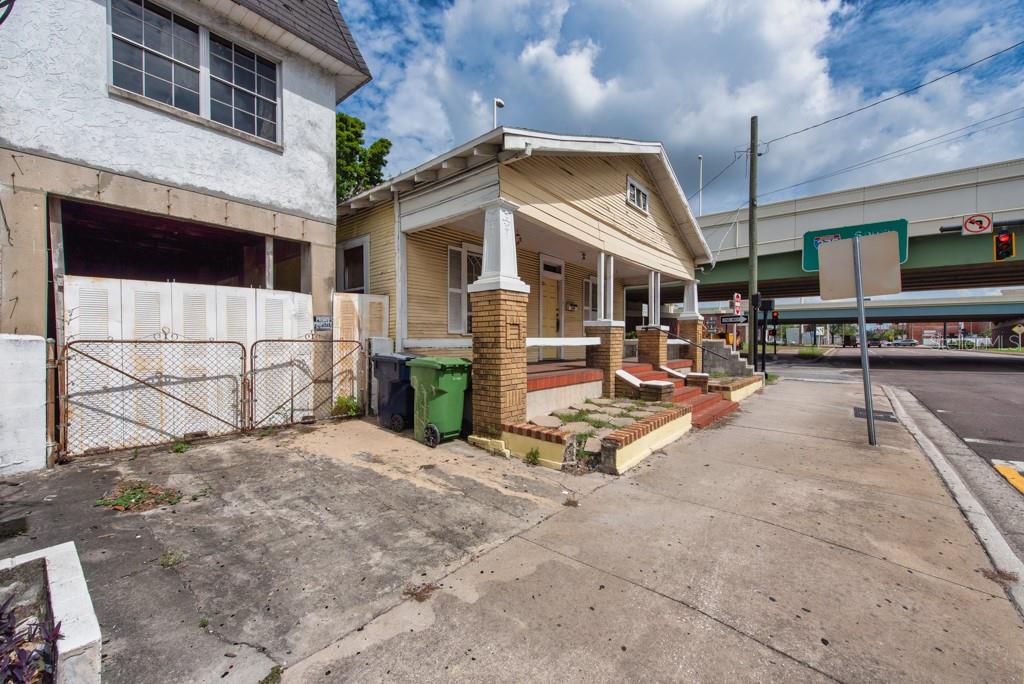 1406 N HOWARD AVE — photo 9