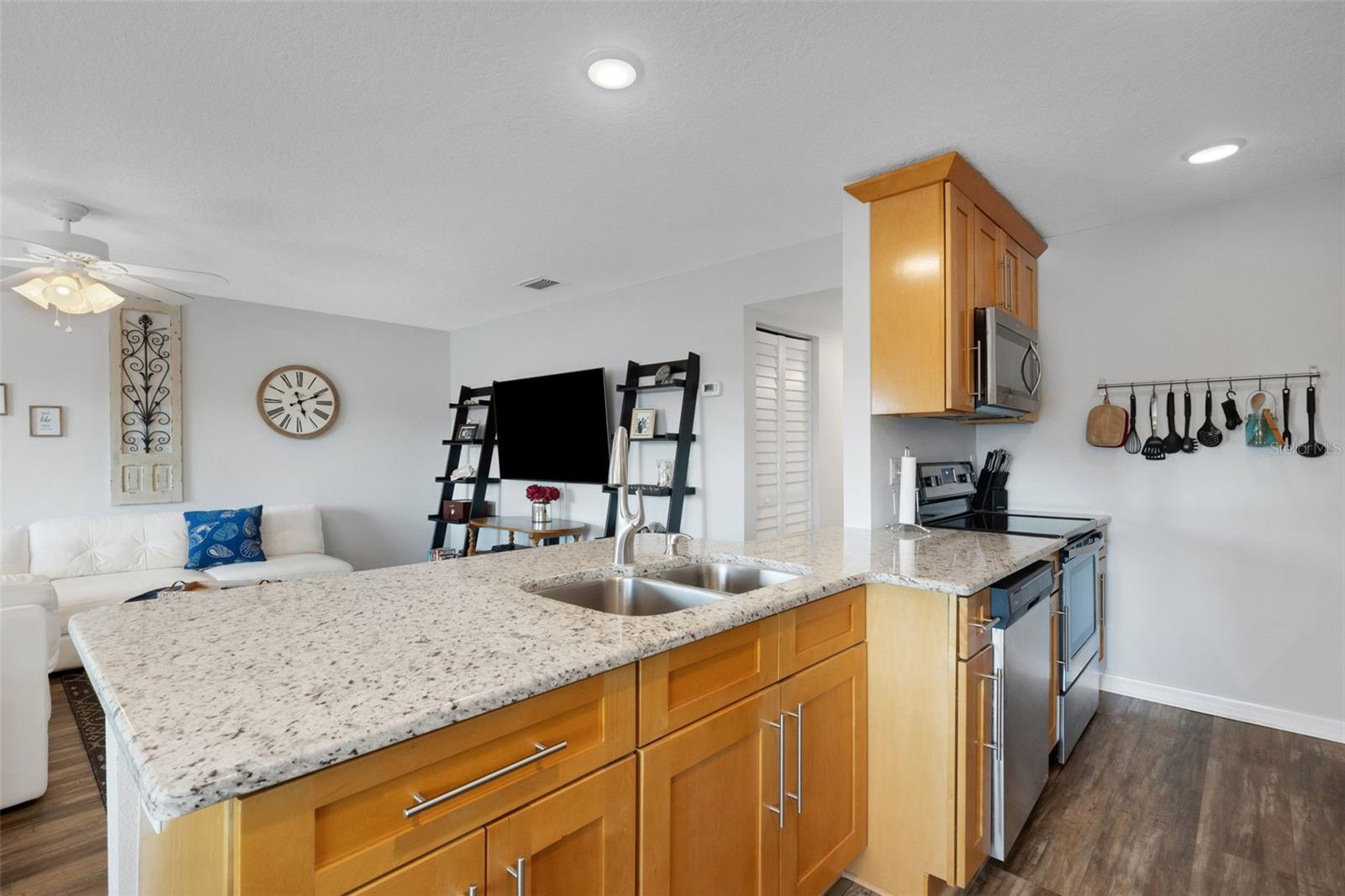 8039 GARDEN DR #109 — photo 14