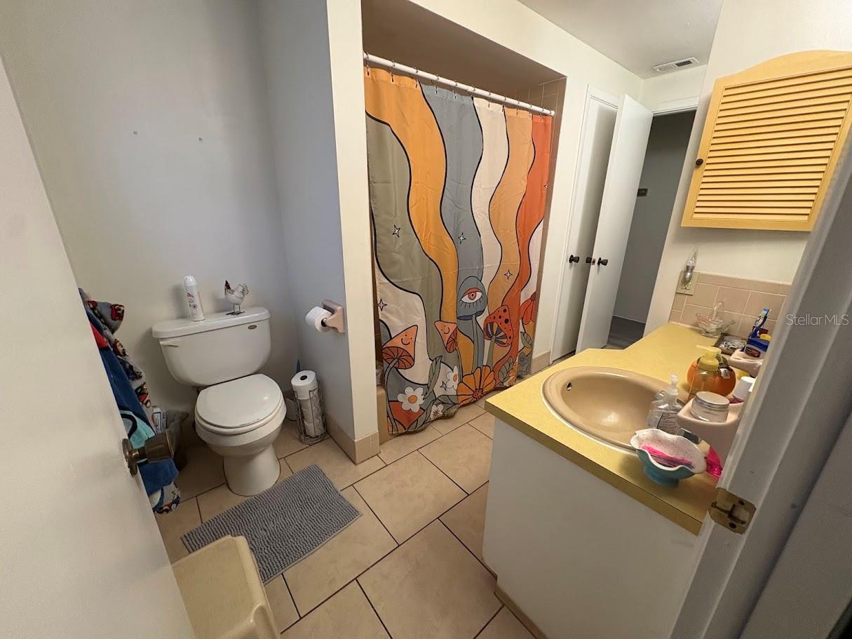 8220 FOX HOLLOW DR — photo 9