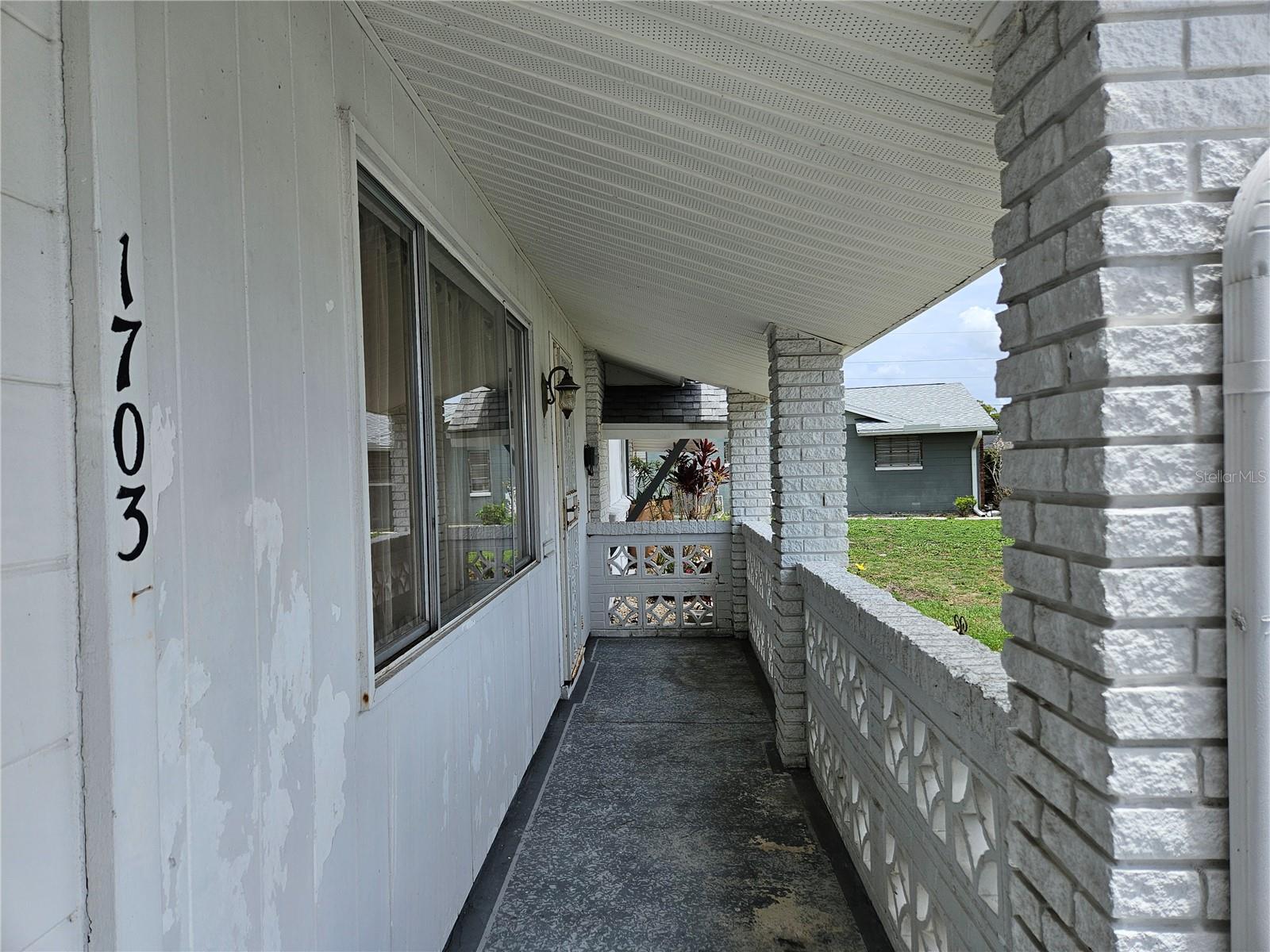 1703 AMHURST CIR — photo 3