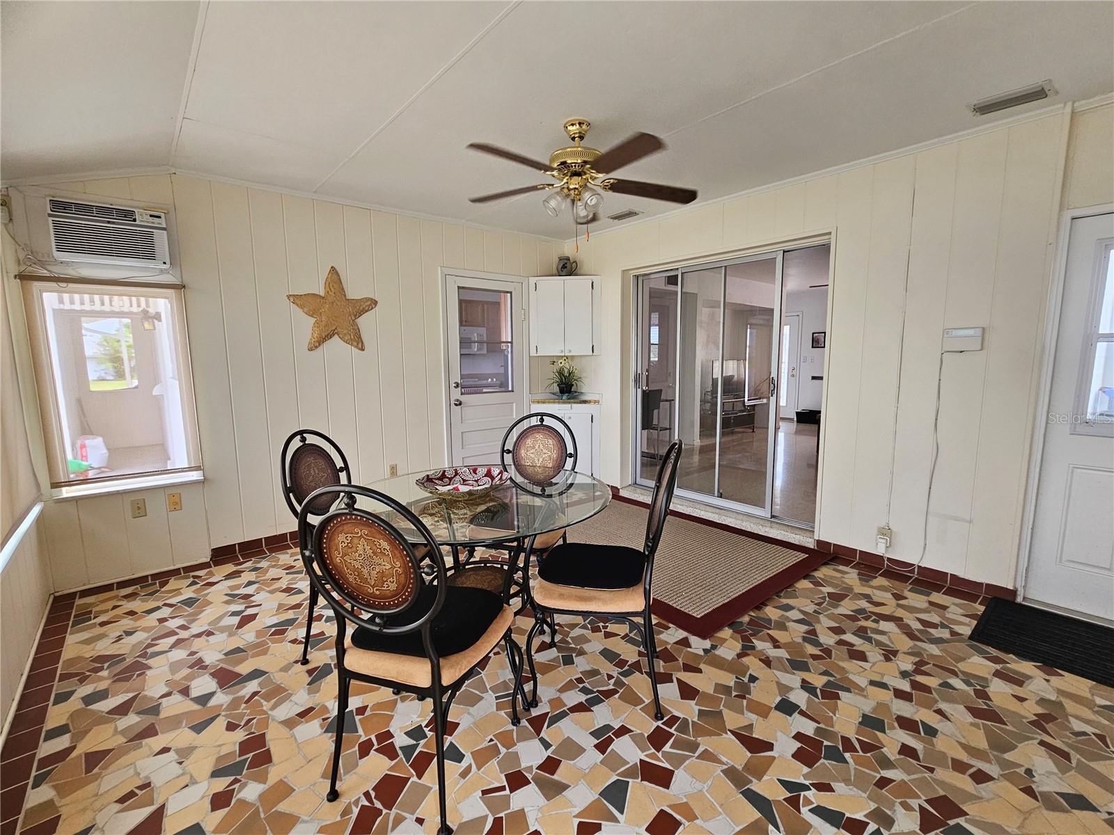 1703 AMHURST CIR — photo 18