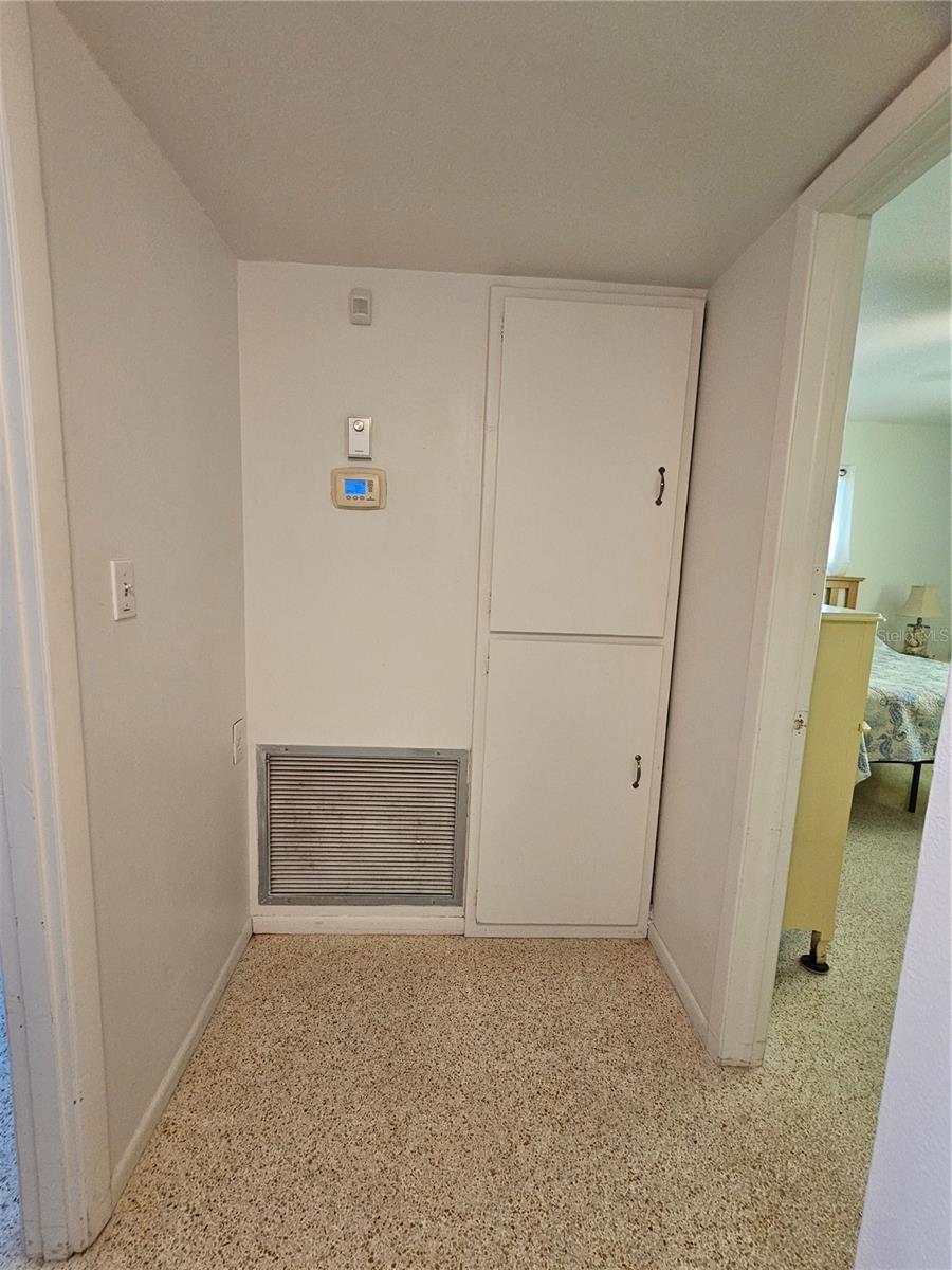 1703 AMHURST CIR — photo 32