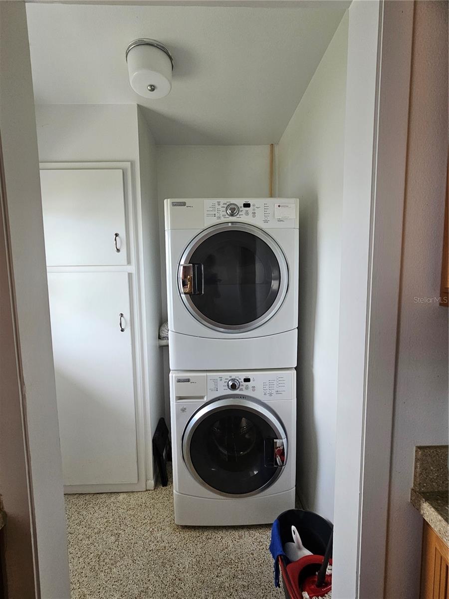 1703 AMHURST CIR — photo 33