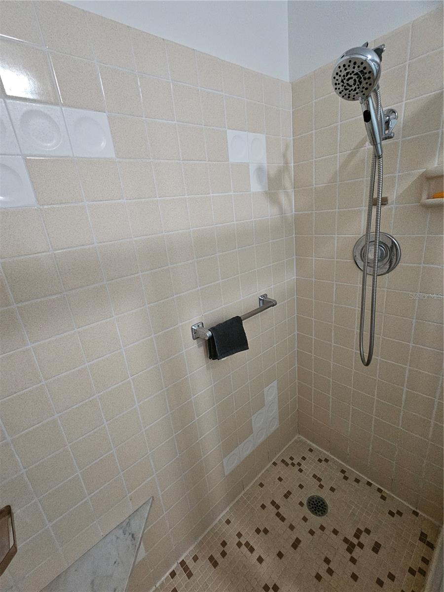 1703 AMHURST CIR — photo 25