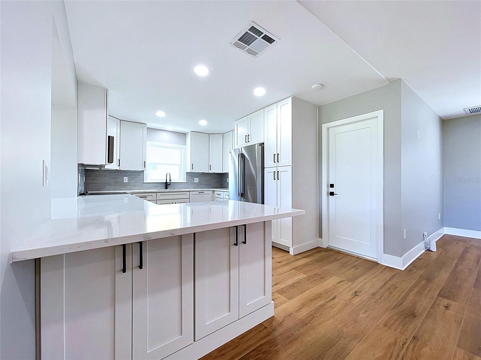 381 WESTWINDS DR — photo 16